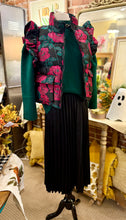 Load image into Gallery viewer, Black Pleated Skirt

